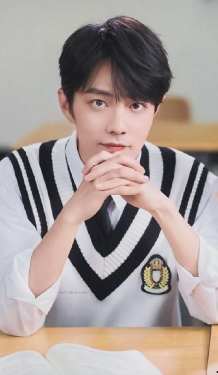 肖战最新微博爆料,最新动态引发网友热议